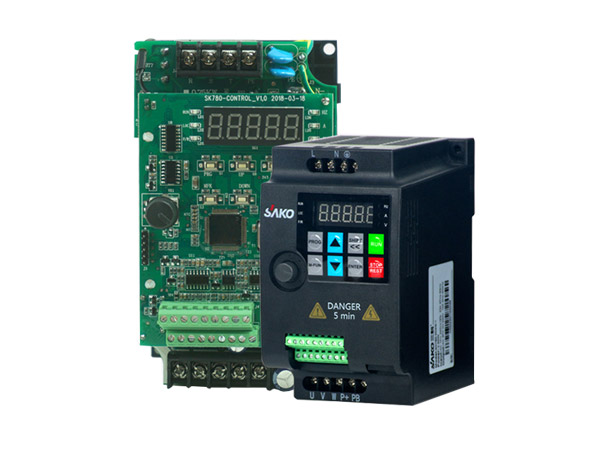 輕載矢量變頻器SKI780