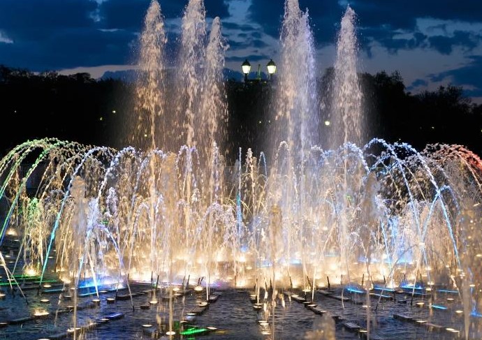 “變頻器在音樂噴泉新一代控制系統中的應用”